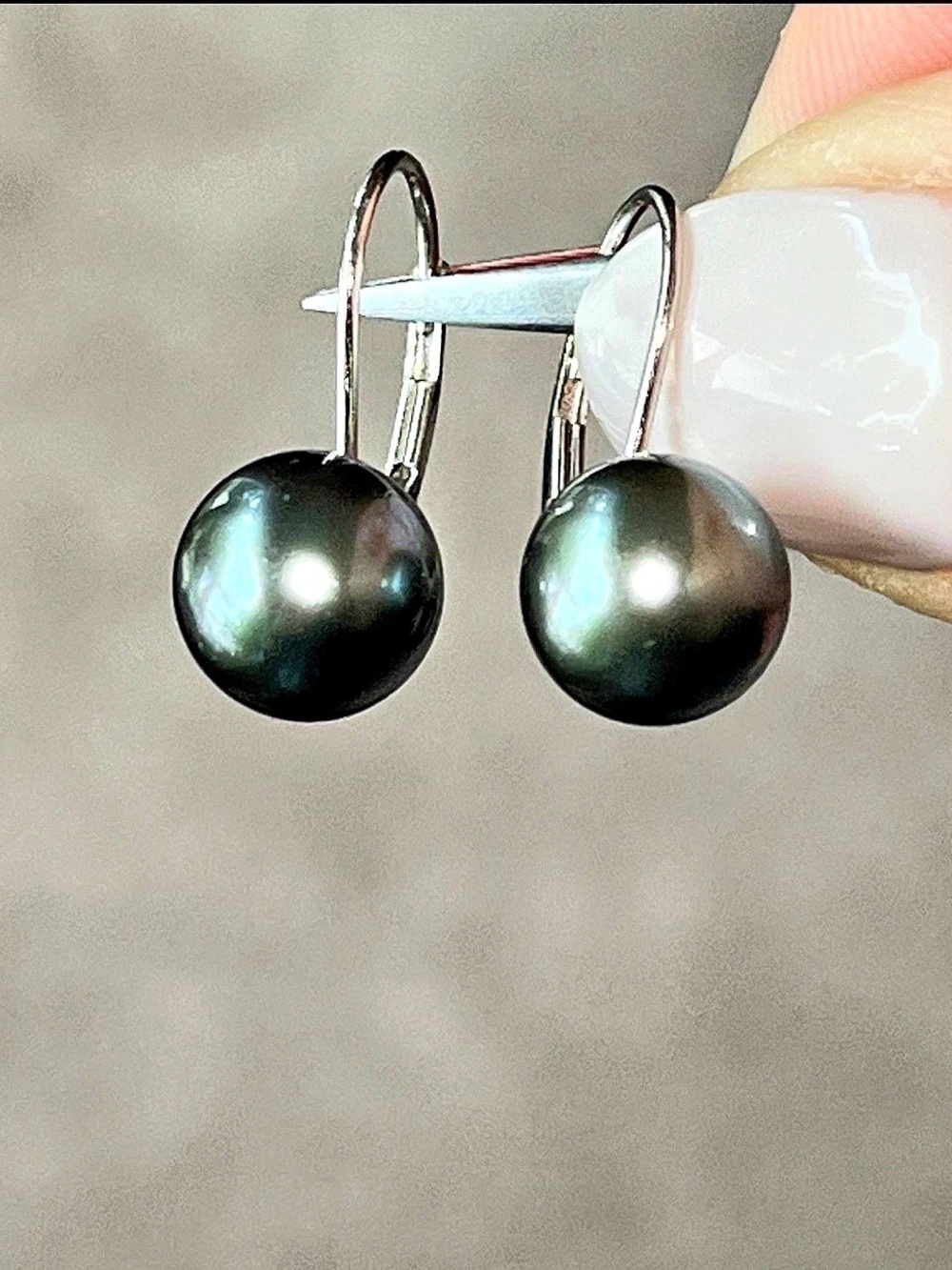 14K Grey & Brown Pearl Earrings. Like New